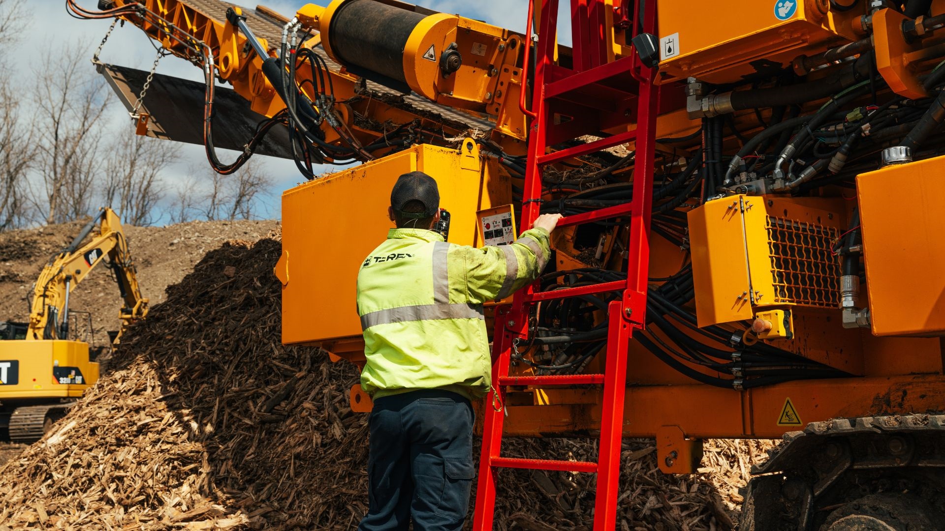 Aftermarket department working on 5900T Horizontal Grinder