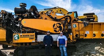 Horizontal asphalt shingle grinder