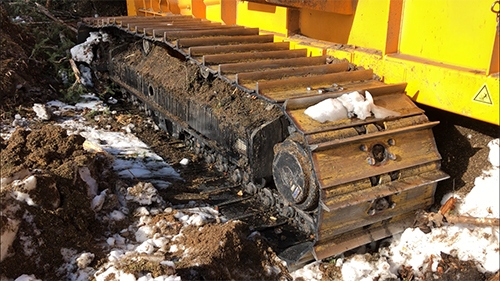 Single grouser forestry tracks on a CBI Horizontal Grinder