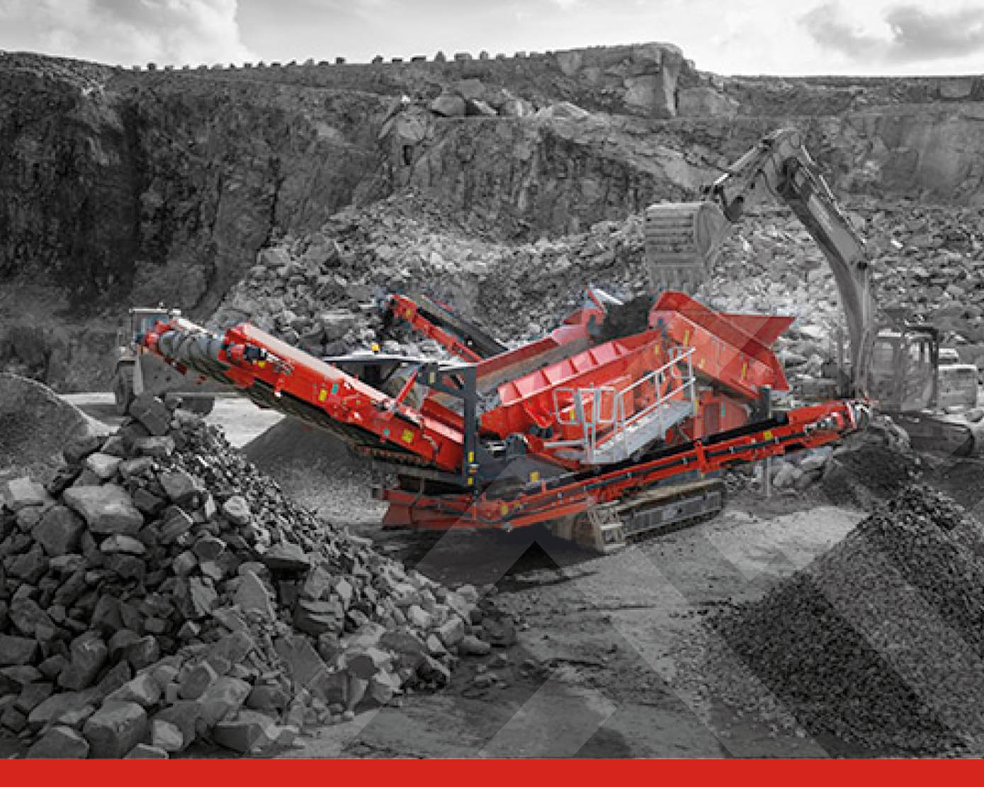 Finlay-883+-triple-shaft-screener-seperating-rock
