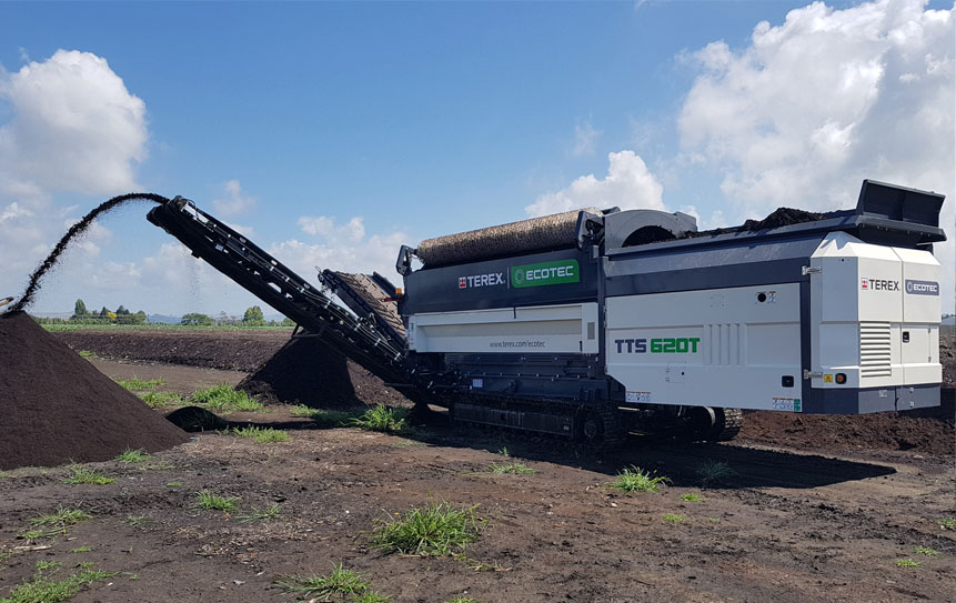 TTS620T Trommel Screen in field